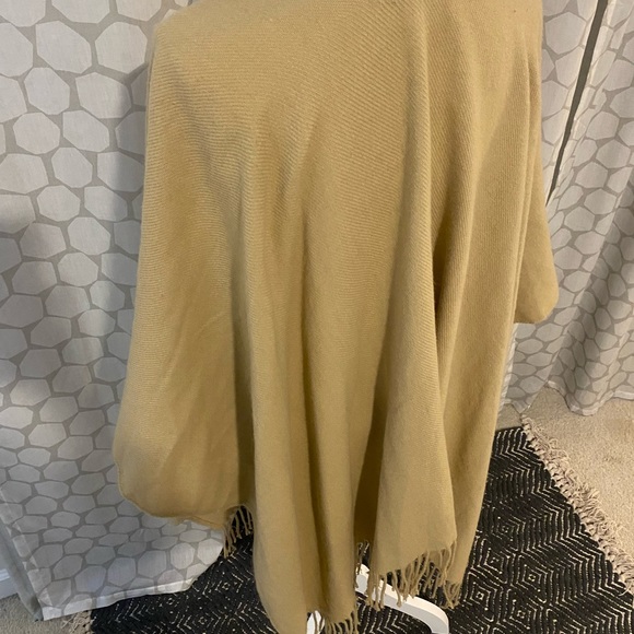 ⏰ Beige - Open shaw with tassle - one size fits all - Picture 2 of 5